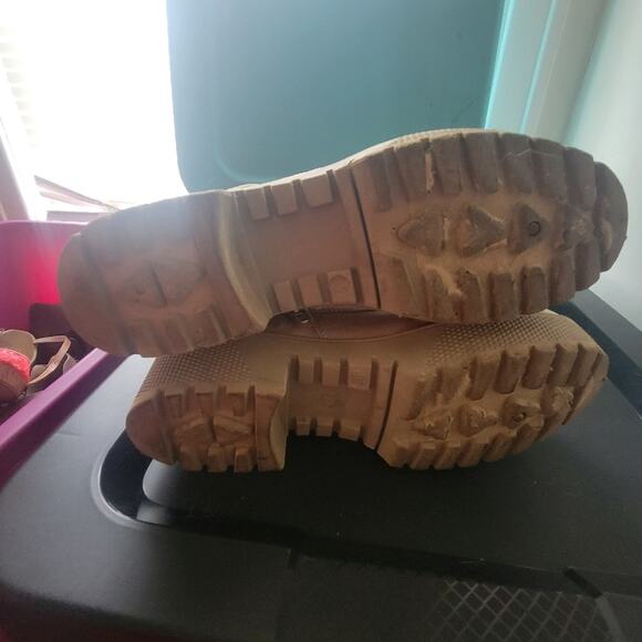 Size 9.5 Chinese Laundry tan suede texture platform combat boots - Picture 4 of 9